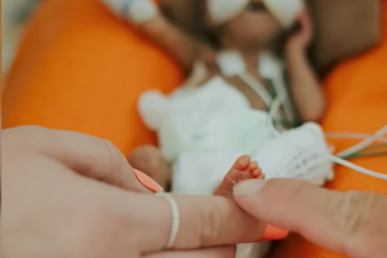 Devetoro dece, a dve bebe u ledu: Strava potresla Francusku