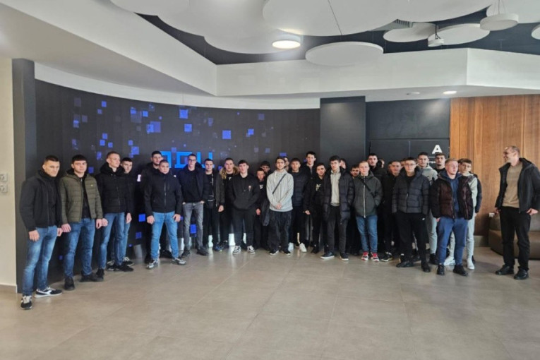 Patrijarh blagoslovio učenike tehničke škole "Nikola Tesla" iz Vukovara: Ekskurziju organizovala fondacija Sveta Petka