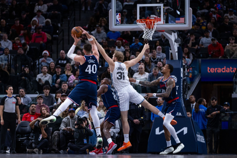 Jokić i Bejbi Jokić kao niko do sada: Ovaj duel Denvera i Hjustona je ušao u istoriju NBA (FOTO)