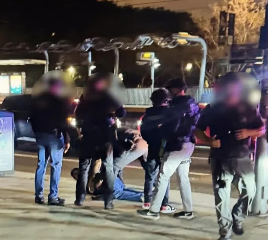 Pogledajte dramatične fotografije hapšenja Nika Rajnera zbog ubistva roditelja (FOTO)