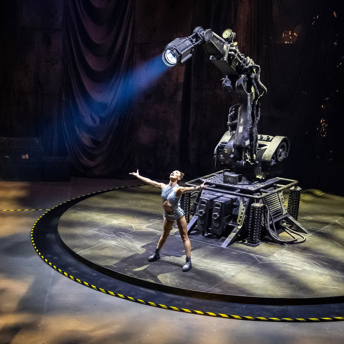 Neobična Nova godina: Mit, cirkus i ples u jednom svetu magije izaberite pozorište umesto kafane za nezaboravnu novogodišnju noć