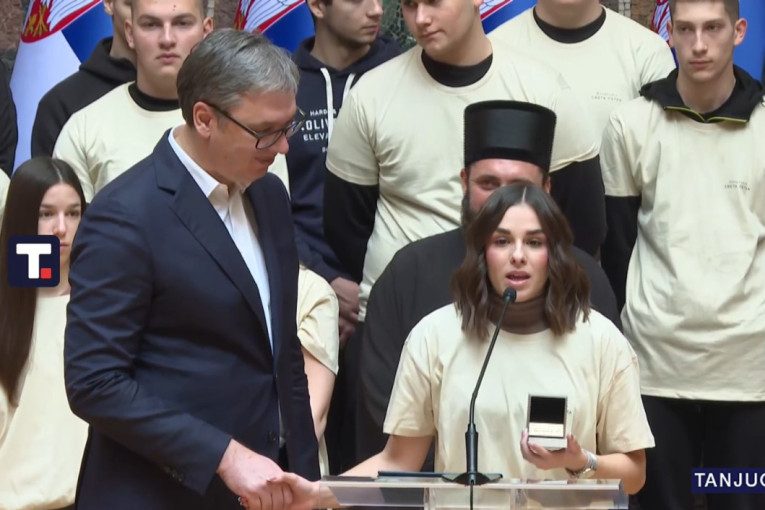 Sramni napadi Hrvata zbog posete đaka Beogradu: Smeta im što su mlade Srbi primili patrijarh i predsednik Vučić