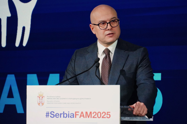 Helez ostao zarobljen u '90-im: Lider SNS pružio podršku Vučiću