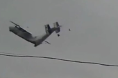 Avion se raspao u vazduhu! Snimljena neverovatna scena pre pada (VIDEO)