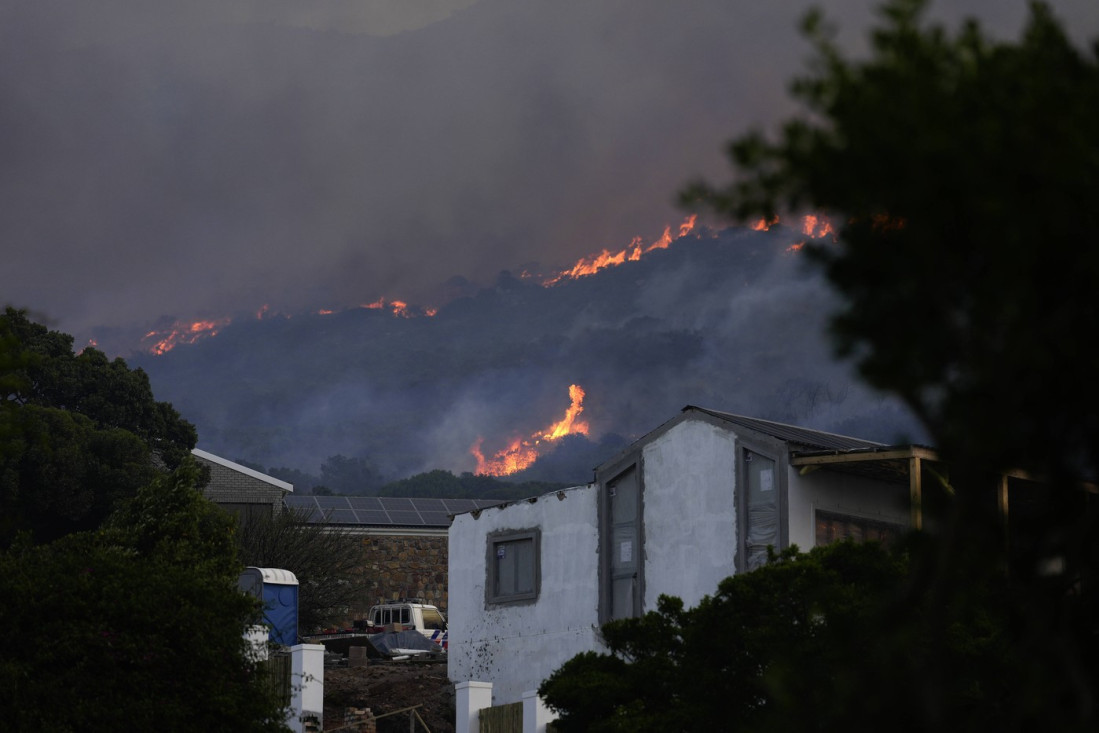 Prekasno je za evakuaciju! Vatra guta Australiju, građanima stigla zastrašujuća upozorenja (FOTO)