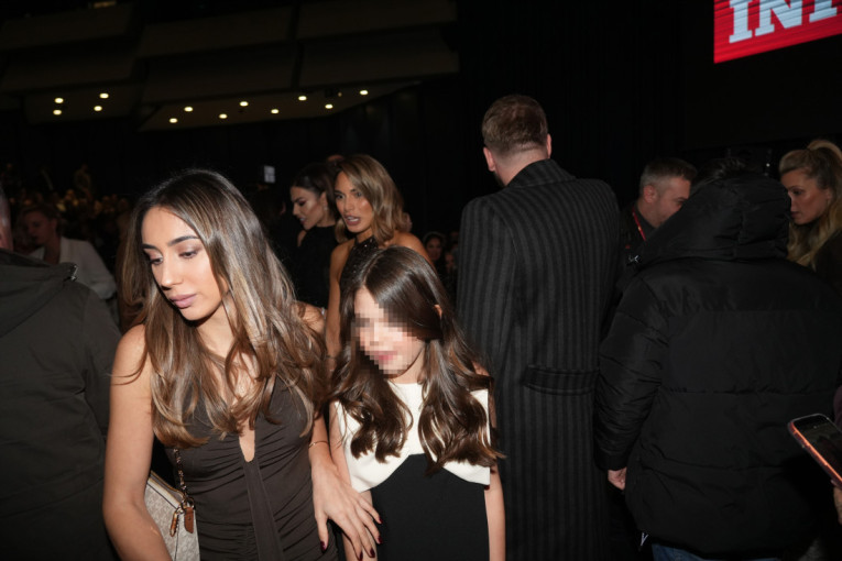 Buduća žena Saše Kovačevića u izazovnoj haljini na koncertu: Prvi put govorila pred kamerama!