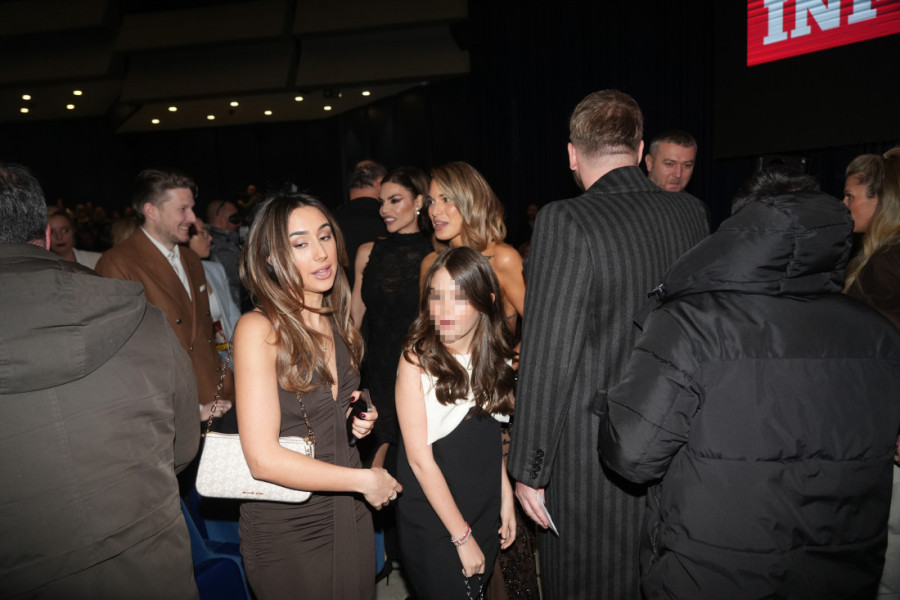 Buduća žena Saše Kovačevića u izazovnoj haljini na koncertu: Prvi put govorila pred kamerama!