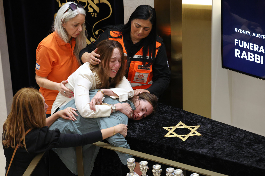 U Sidneju danas Dan žalosti nakon masakra na plaži Bondi, počele sahrane (FOTO)