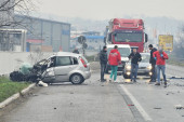 Strašan sudar kod Gornjeg Milanovca: Auto potpuno uništen (FOTO)