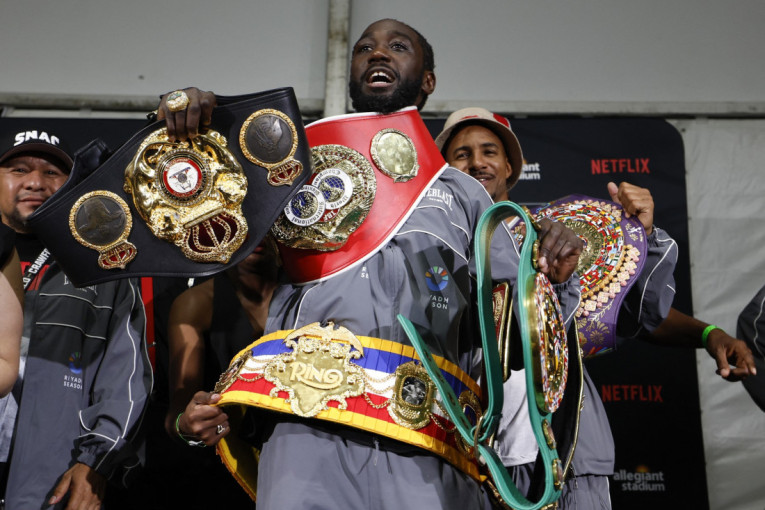 Kroford završio sa boksom: Jedan od najvećih doneo šokantnu odluku!