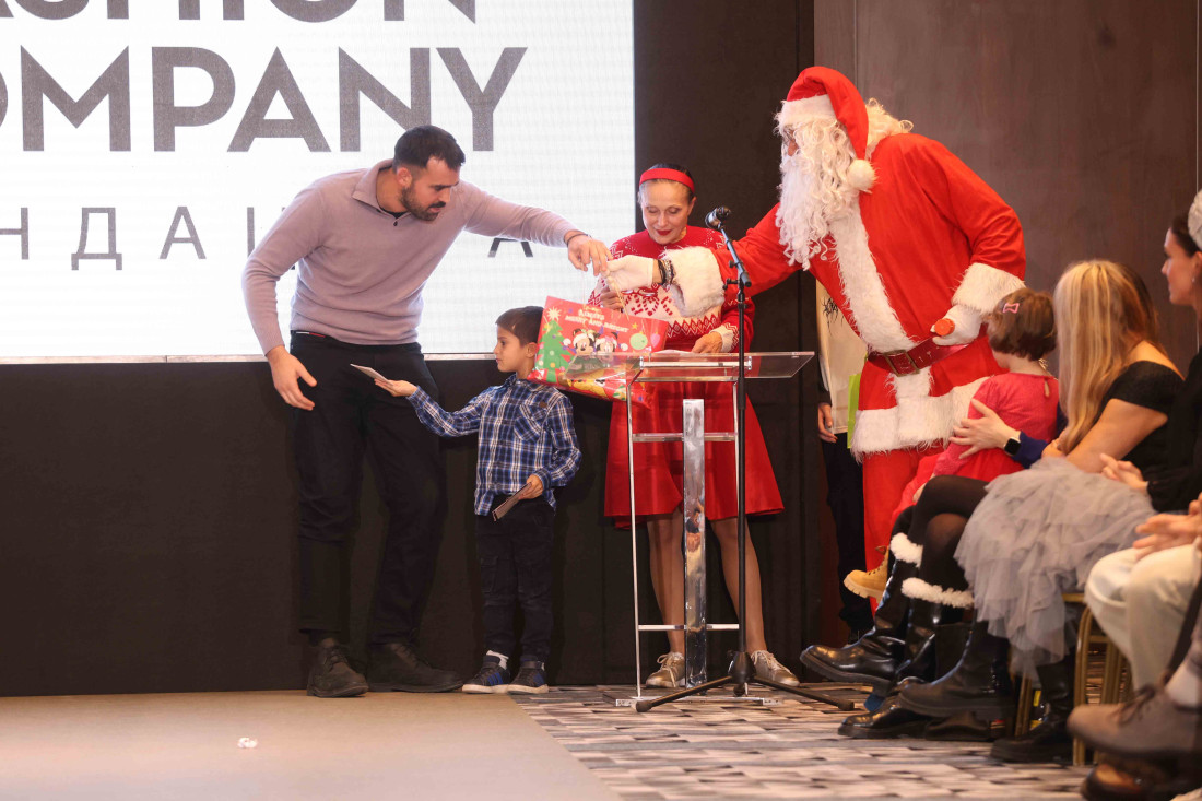 Održan tradicionalni humanitarni novogodišnji događaj za decu Prihvatilišta: Veče humanosti, radosti, ljubavi i vrhunske mode