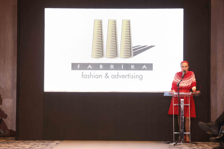 Održan tradicionalni humanitarni novogodišnji događaj za decu Prihvatilišta: Veče humanosti, radosti, ljubavi i vrhunske mode