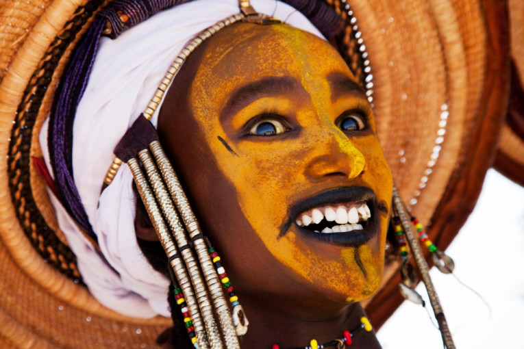 Šminka od gline i ples do iznemoglosti: Kako muškarci iz Vodabe plemena osvajaju ženska srca? (VIDEO)