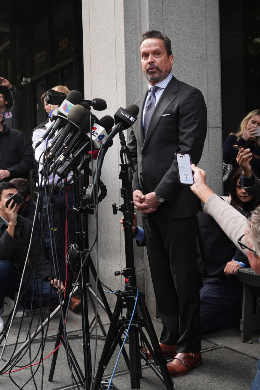 Čuveni advokat otkrio zašto je odustao od odbrane Nika Rajnera za ubistvo roditelja: Misteriozni telefonski poziv (FOTO)