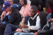 Mejveder opet pokazao zašto ga zovu "Novac": Na NBA utakmici izvadio svežanj dolara i počeo da broji (VIDEO)
