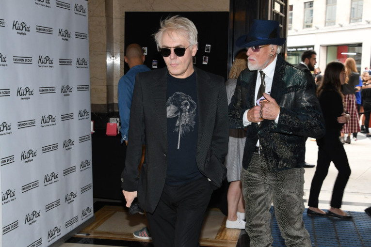 Umro legendarni modni dizajner koji je oblačio Dejvida Bouvija i kraljicu Kamilu (FOTO)