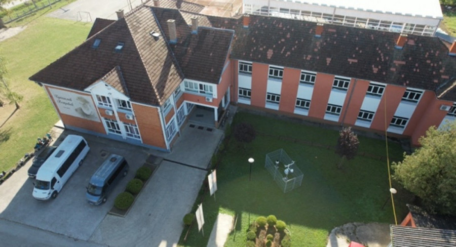 Ova seoska škola još pre tri godine zabranila telefone! Đaci i zaposleni podelili svoja iskustva