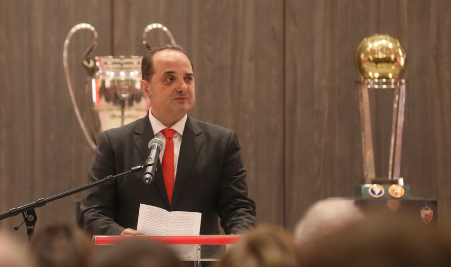 Zvezda predstavila monografiju: Posle 8 decenija postojanja predstavljene autentične priče koje su obeležile put crveno-belih (FOTO)