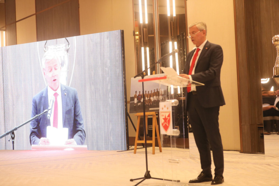 Zvezda predstavila monografiju: Posle 8 decenija postojanja predstavljene autentične priče koje su obeležile put crveno-belih (FOTO)