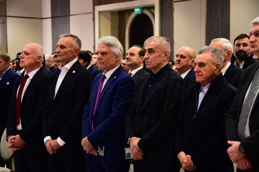 Zvezda predstavila monografiju: Posle 8 decenija postojanja predstavljene autentične priče koje su obeležile put crveno-belih (FOTO)