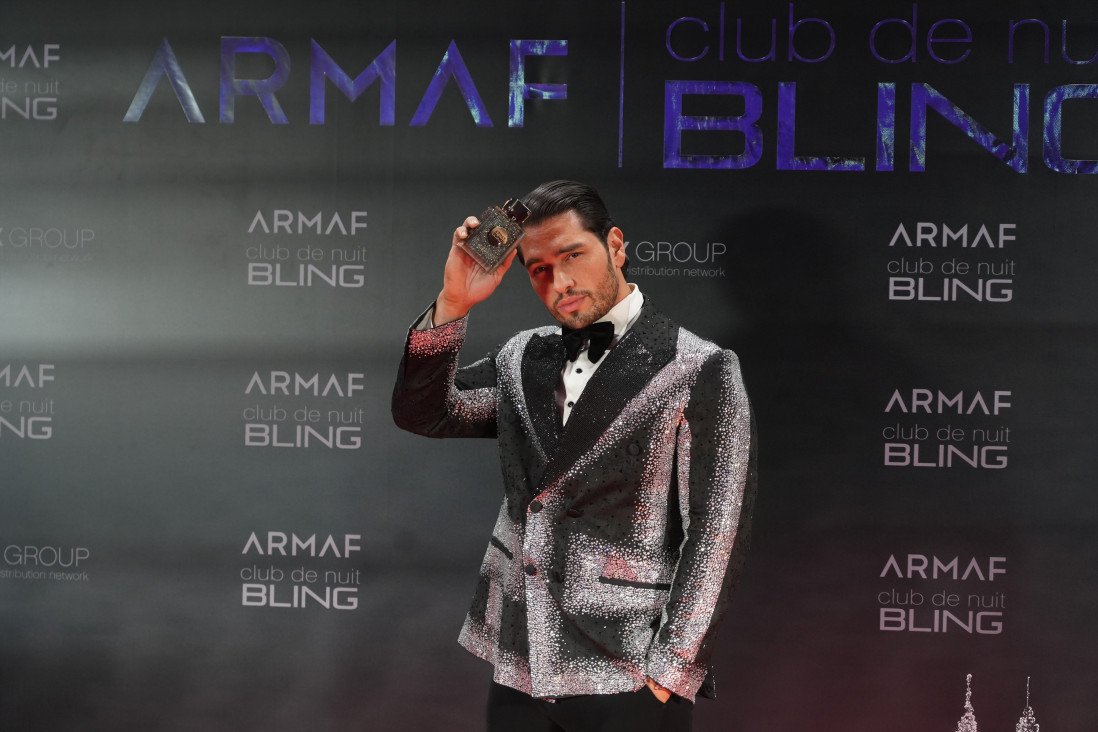 Zvezda Netfliksa u Srbiji! Zgodni Arapin zaludeo sve, a evo zašto je Mister Bling  došao: Oduševljen ovom statuom!