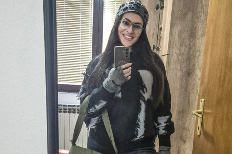 Pravi slike svojom krvlju! Pevačica šokirala i sve zgrozila: "Krv mešam sa vodom!"