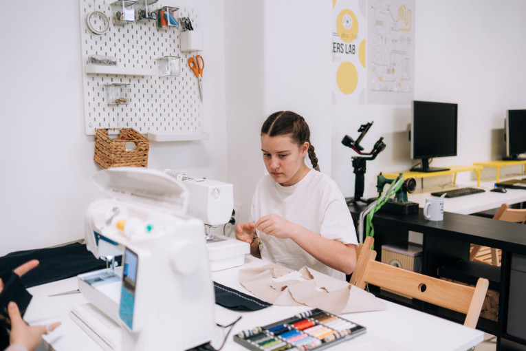Mejkers lab mreža porasla na 41 učionicu budućnosti: Zatvaranje kruga u 2025. uz tri nova prostora  za učenje i inovacije