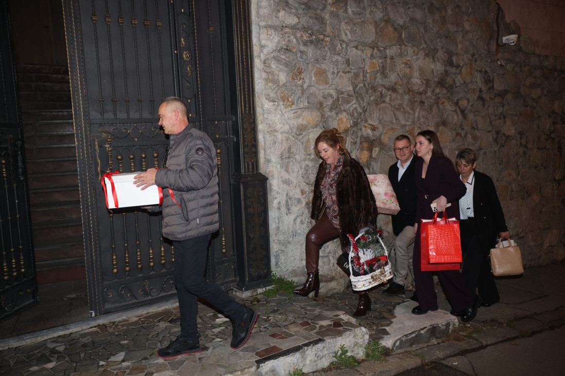 Gala proslava Nikoljdana kod Cece: Pevačica zvala ove prijatelje, saradnike, ali oni su joj došli prvi! (FOTO)