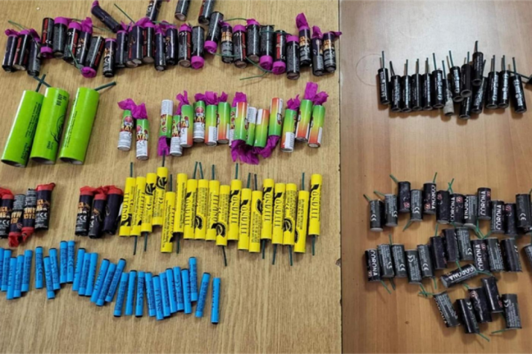 Dečaku (10) amputirani prsti: Petarda mu eksplodirala u šaci, MUP poslao apel