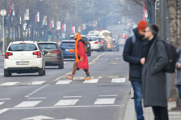 Zima jača stisak: Danas hladnije, sneg i jak vetar