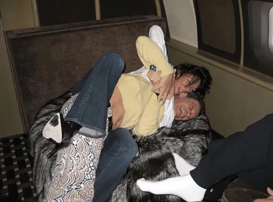 Objavljene i eksplicitne fotografije Epstinove saradnice: Gislejn Maksvel osramoćena kao nikad do sada