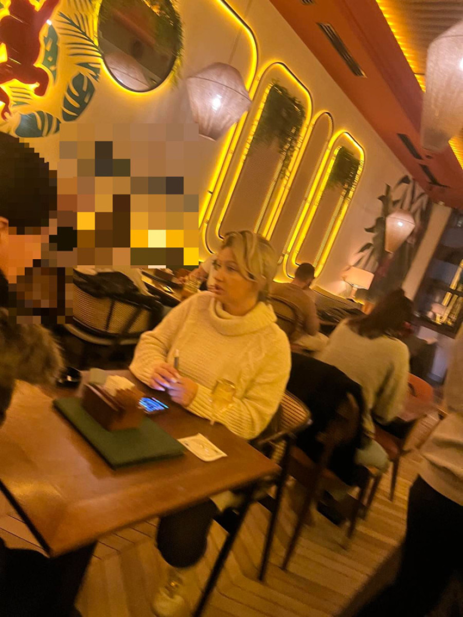 Uslikana posle dužeg vremena! Ana Kokić neprepoznatljiva, evo gde je i sa kim se viđa! (PAPARACO)