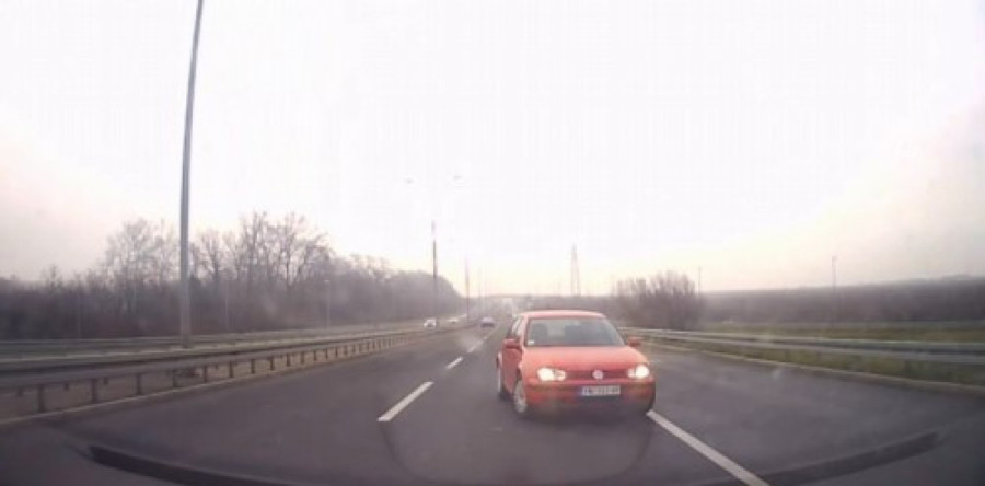 Stiglo važno obaveštenje: Ovo obavezno morate raditi u uslovima magle i smanjene vidljivosti