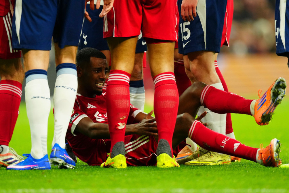 Liverpulova noćna mora! Na Enfildu strahuju da je Isak slomio nogu!