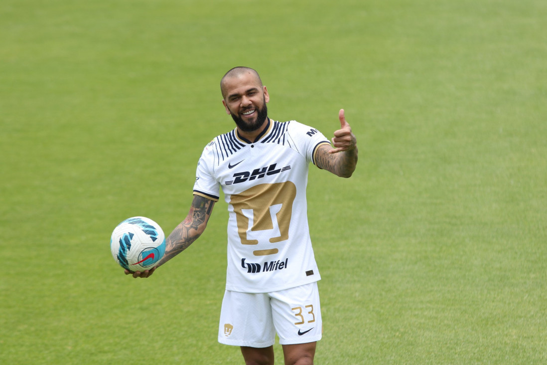 Dani Alves spreman za senzacionalni povratak fudbalu! Legendarni Brazilac potpisuje ugovor kakav se ne pamti!