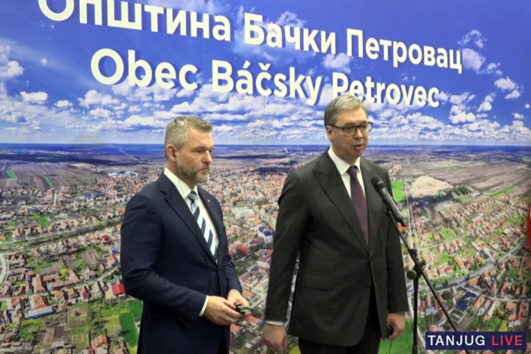 Vučić i Pelegrini u Bačkom Petrovcu: Ponosan sam na Slovake u Srbiji, država će finansirati izgradnju Srpske kuće (FOTO/VIDEO)