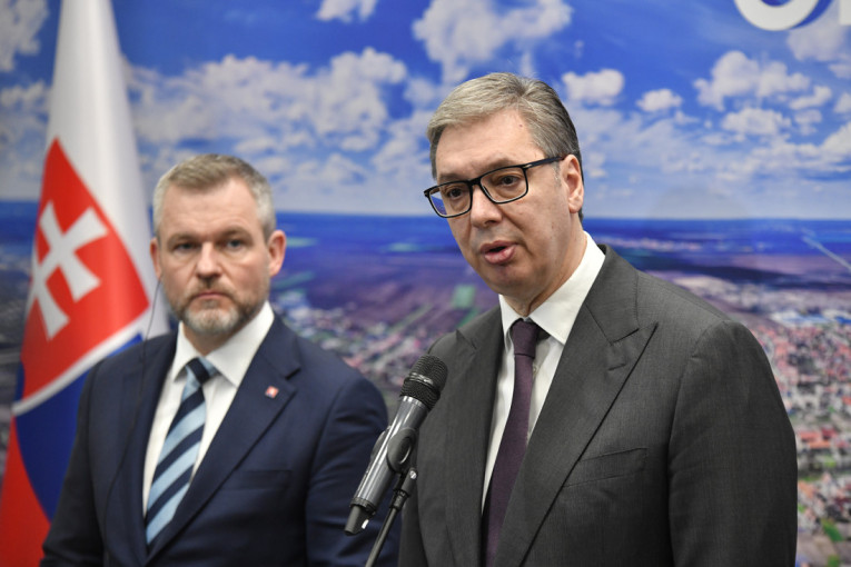 Vučić i Pelegrini u Bačkom Petrovcu: Ponosan sam na Slovake u Srbiji, država će finansirati izgradnju Srpske kuće (FOTO/VIDEO)
