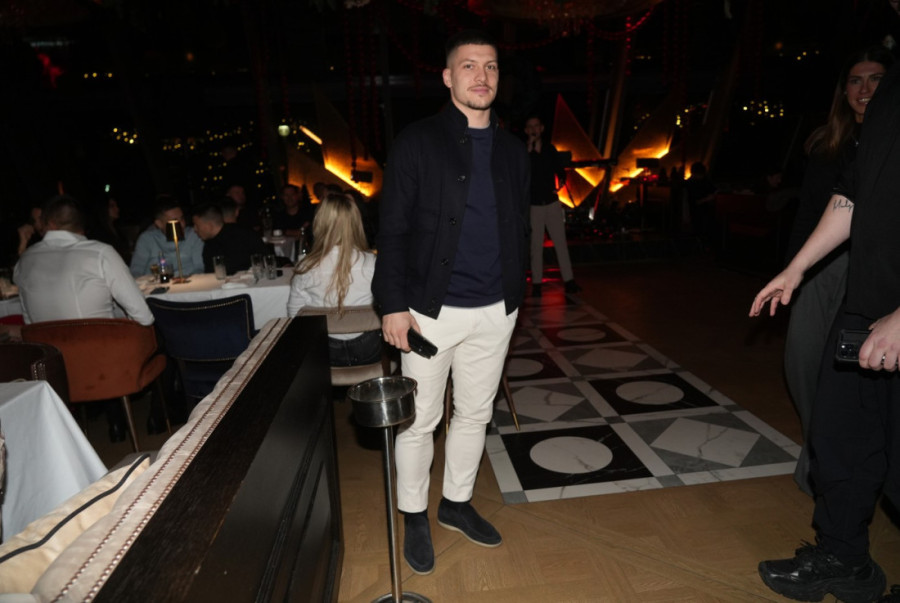 Luka Jović slavio rođendan, Sofija napravila modni skandal! Čarape u prvom planu: "Ovakva kod muža na slavlje?"