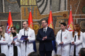 Vučić uručio ugovore o radu najboljim mladim medicinarima: Do sada smo zaposlili oko 5.000 ljudi (VIDEO)