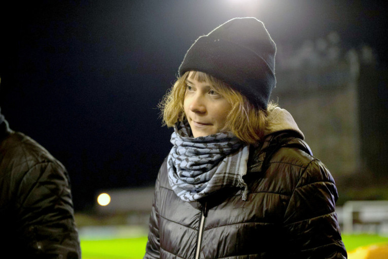 Dušan ubio ženu i izbo maloletnu ćerku, pa sebi prerezao vrat! Horor u porodičnoj kući