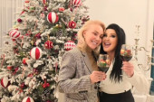 Lepa Brena došla da vidi unuku Dragane Mirković, koja je rođena kad i ona: Pevačice pijuckaju vino u dvorcu!