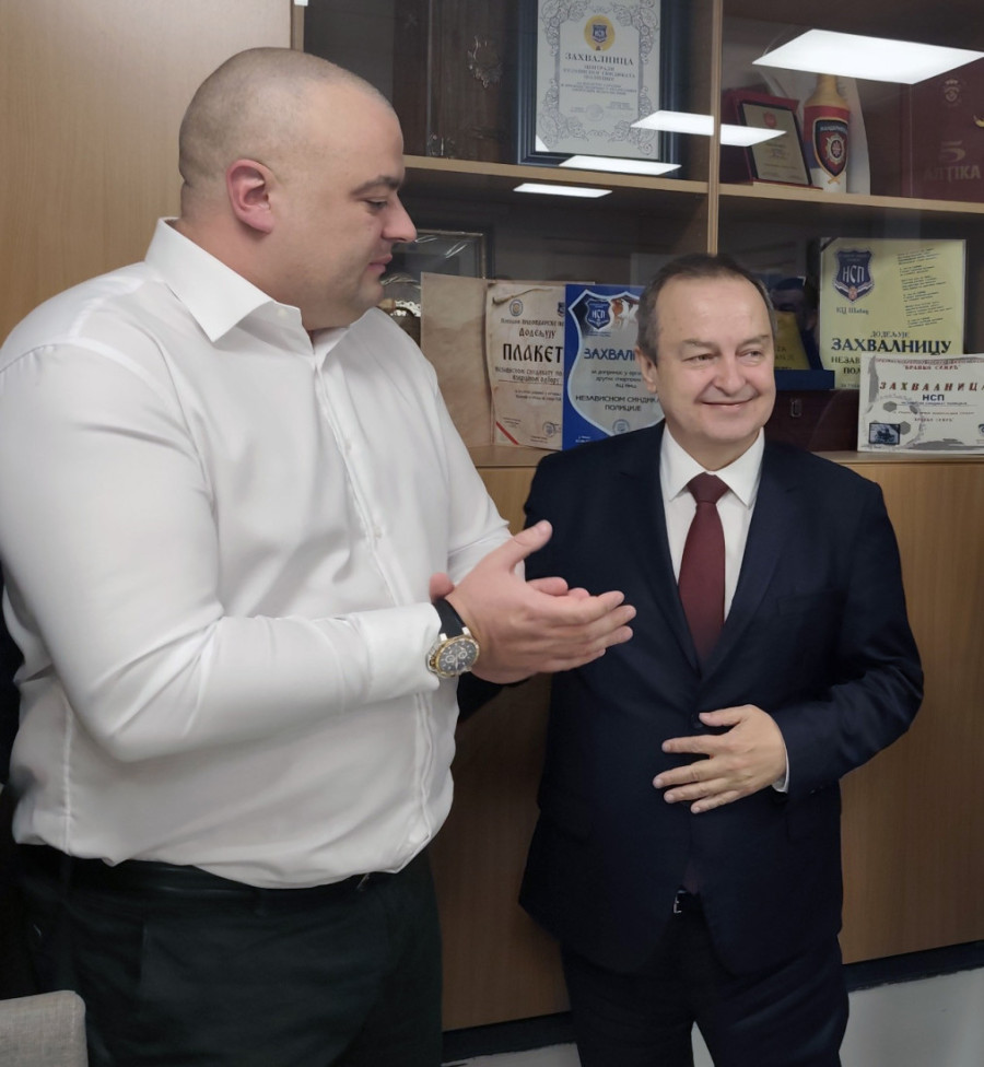 Prednovogodišnji koktel: Ministar Dačić u radnoj poseti centrali Nezavisnog sindikata policije