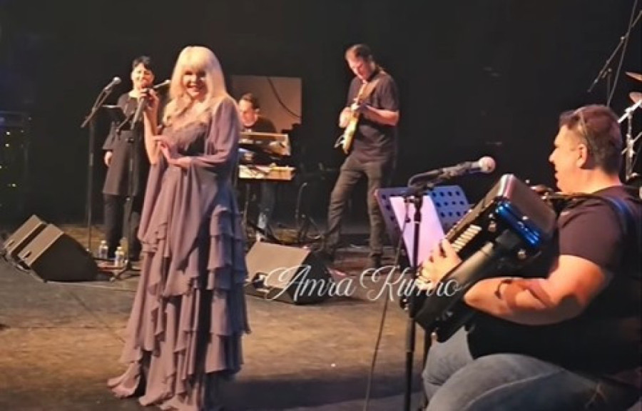 Verio se sin direktora Granda! Jedva čeka da ljubav ozvaniče i ceremonijom venčanja!