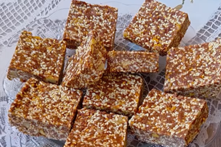 Recept dana: Posne kocke sa susamom su toliko hrskave i bogatog ukusa,  a jednostavno se prave