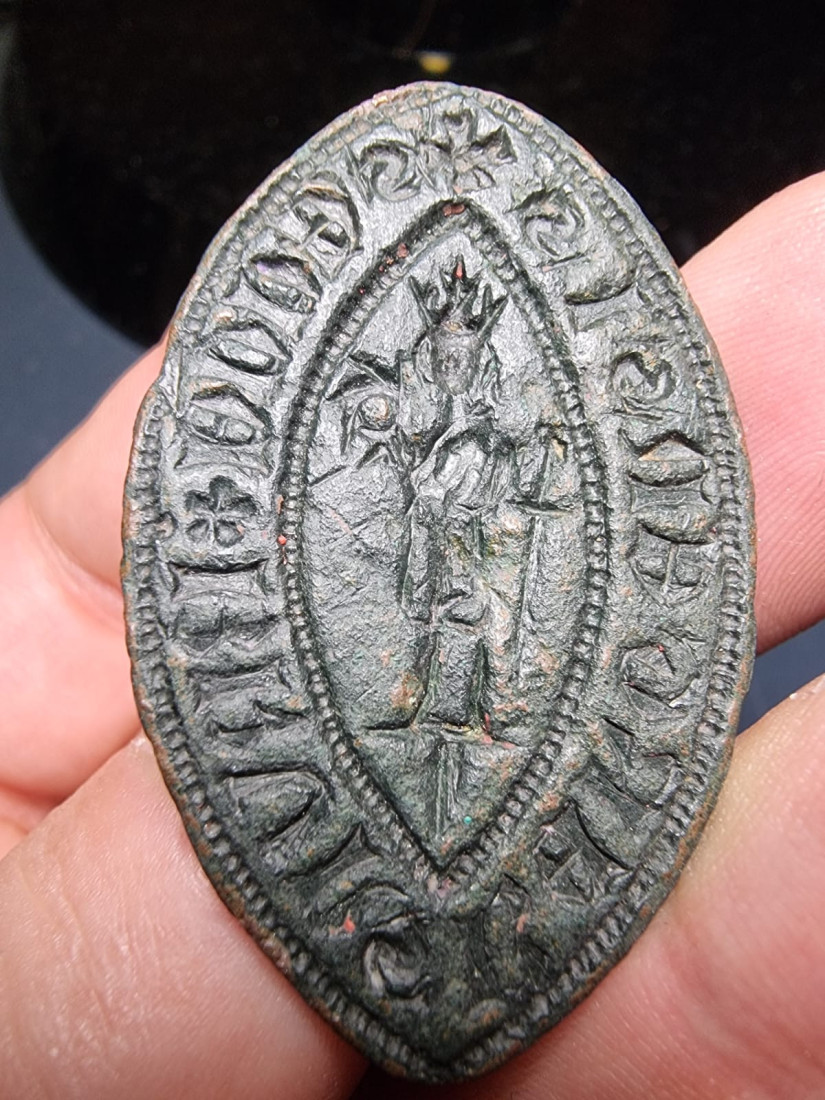 Obrađivao njivu i naišao na srednjovekovni artefakt: Zemljoradnik iz Poljske je otkrio predmet koji rešava mnoge misterije (FOTO)