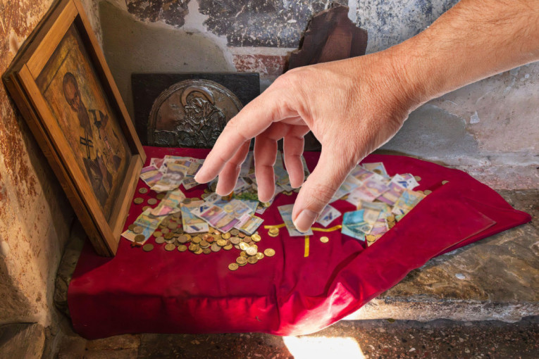 Sramotna krađa u Kragujevcu! Iz crkve ukrao oko 40.000 dinara!