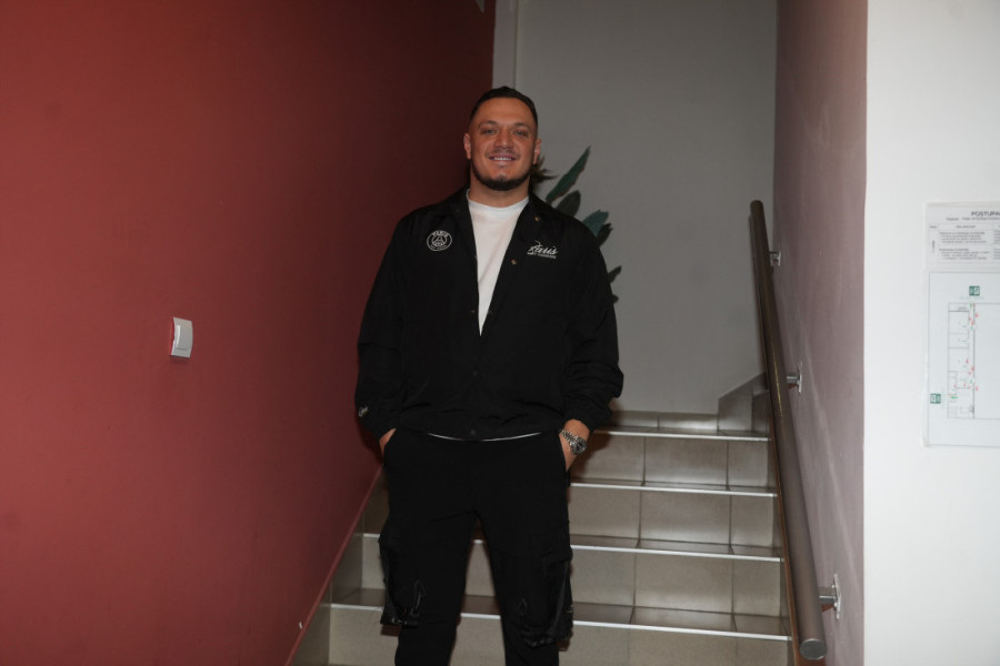 Haos na mrežama: Gastoz ljubi Anđelu i viče – rodiće mi decu!