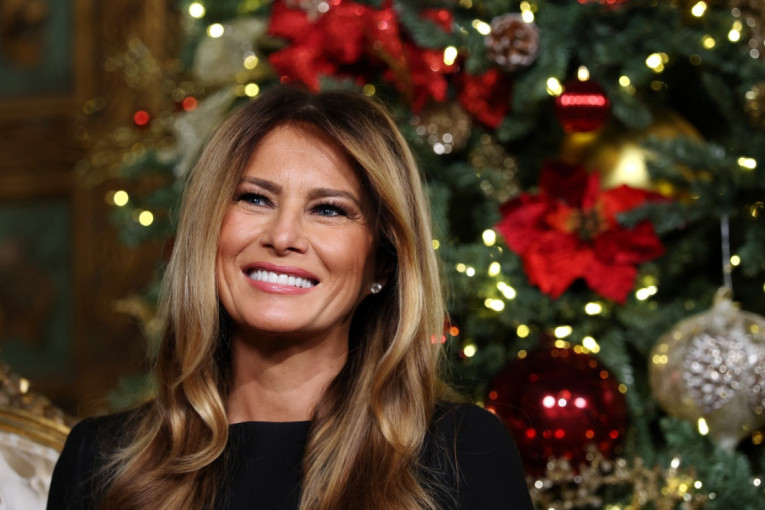 Ove godine je preskočila crvenu i zelenu za praznike: Kejt Midlton se pojavila u elegantnom smeđem autfitu (FOTO)