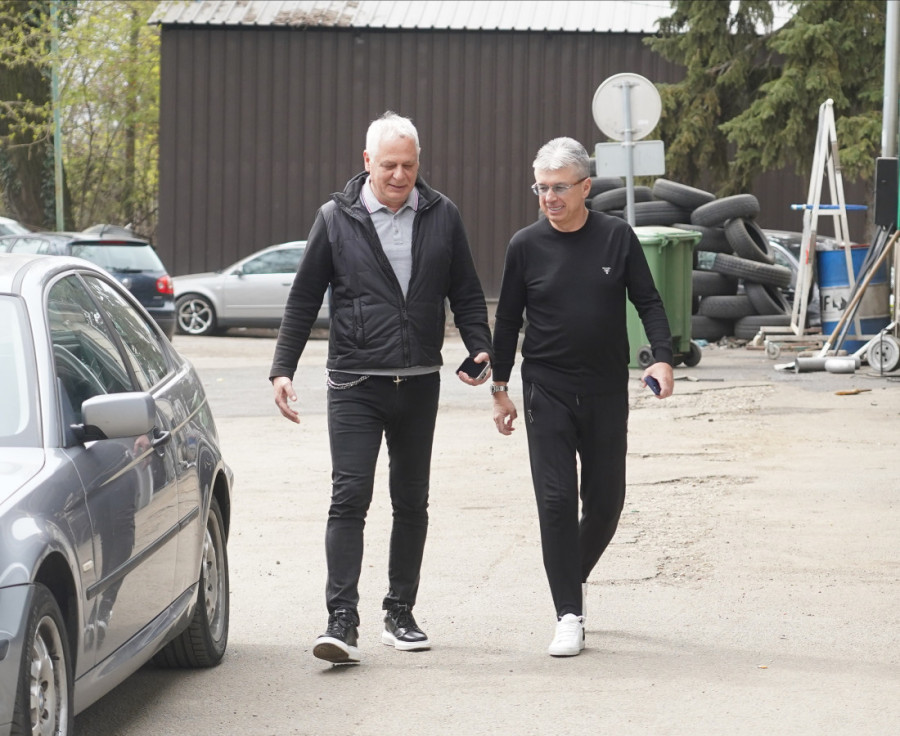 Verio se sin direktora Granda! Jedva čeka da ljubav ozvaniče i ceremonijom venčanja!