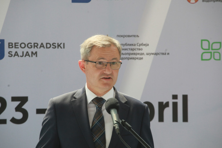 Oglasio se ministar poljoprivrede: Problem sa mlekom nije samo naš, već globalni